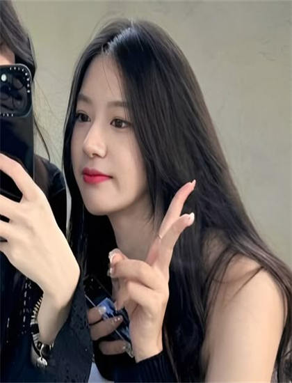 未滿小14洗澡無碼視頻網站_空姐執勤時發內衣自拍被開除